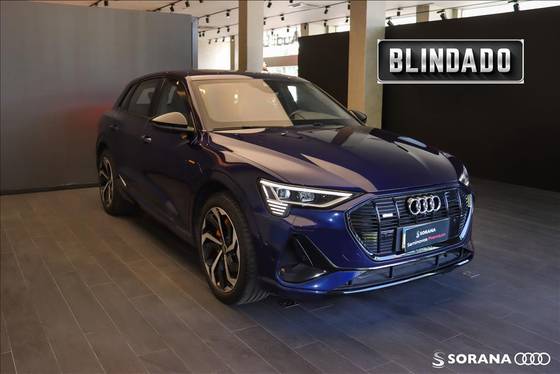 AUDI E-TRON ELÉTRICO PERFORMANCE BLACK QUATTRO